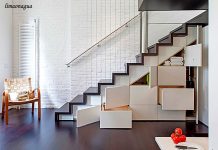 O que colocar embaixo da escada – 20 ideias